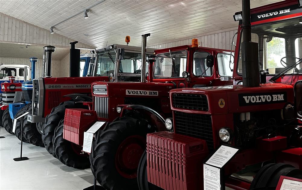 Traktormuseet på Tjelta - Klikk for stort bilde