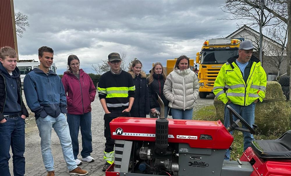 Gardsbesøk - Klikk for stort bilde
