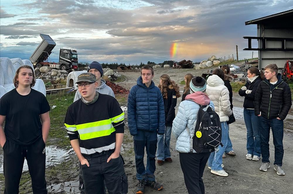 Gardsbesøk - Klikk for stort bilde